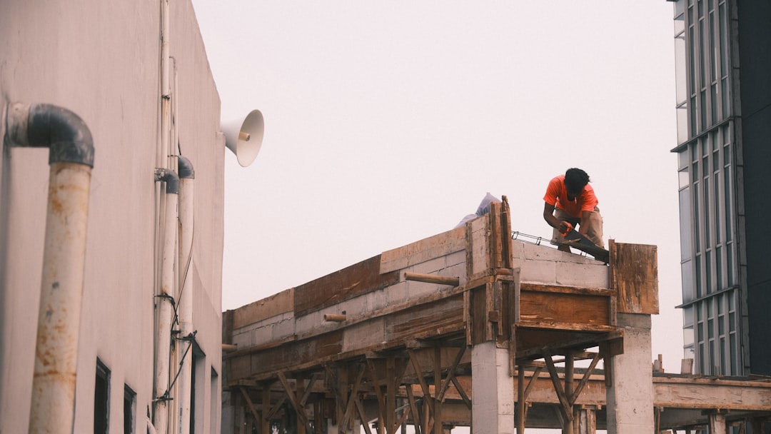 The “Leftover Materials” Scam: How Contractors Trick Homeowners with Fake Discounts
